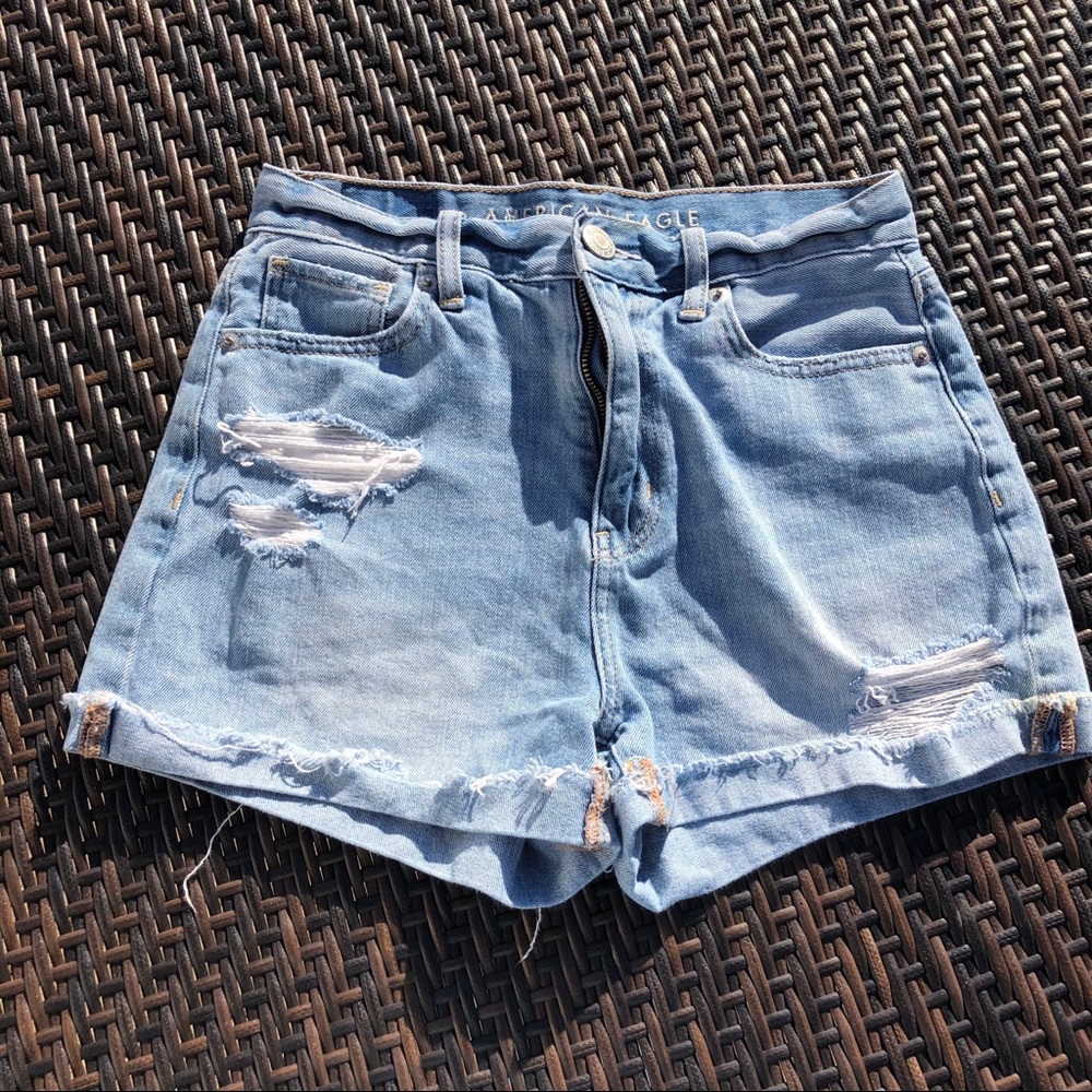 Super cute light wash mom jean shorts